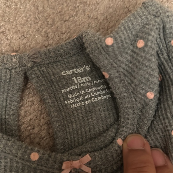 Bundle of 2 Carter’s long sleeve onesies, 18 months - Picture 4 of 7